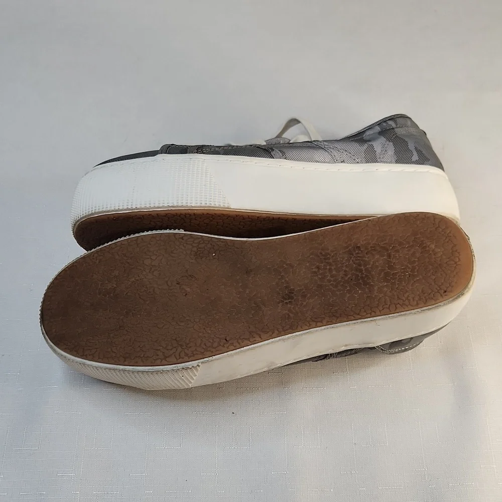 Steve Madden Emmi Platform Sneakers. Size 8